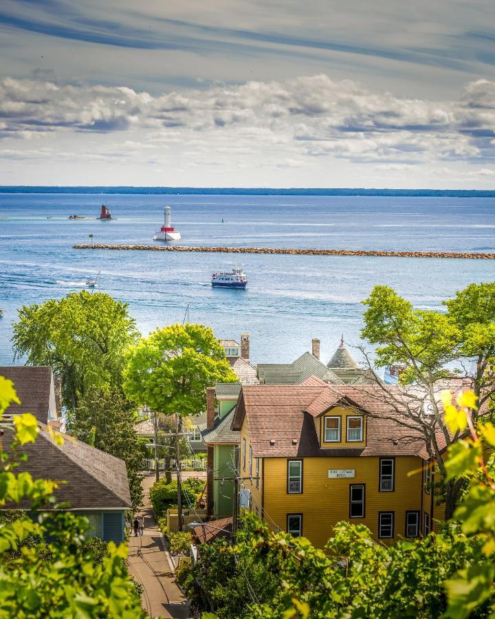 Pine Cottage Bed & Breakfast マキノー島 エクステリア 写真